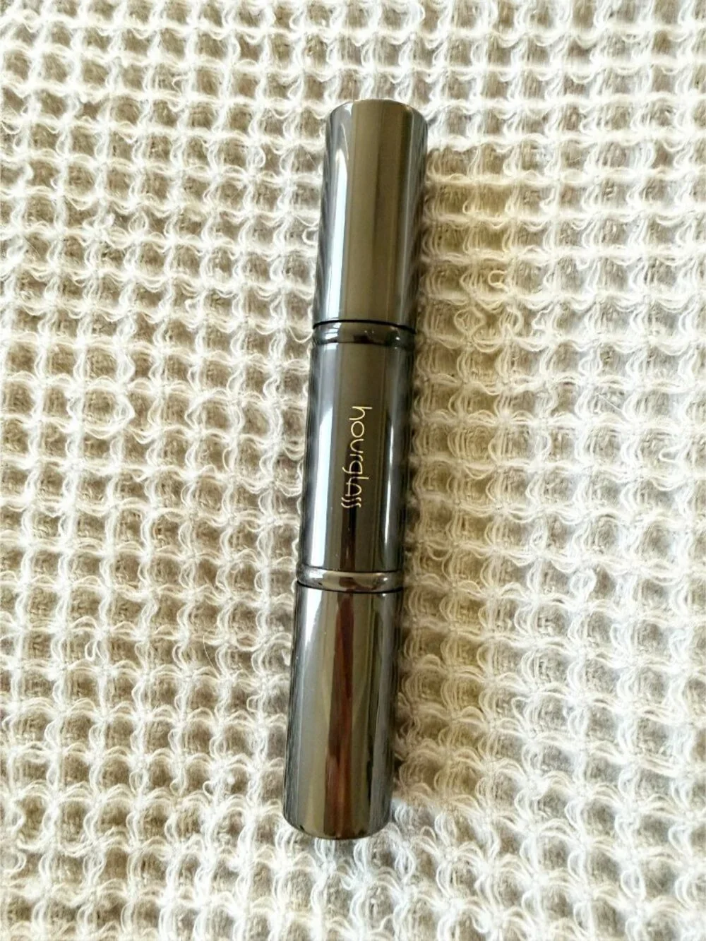 Hourglass Retractable Foundation Powder Brush